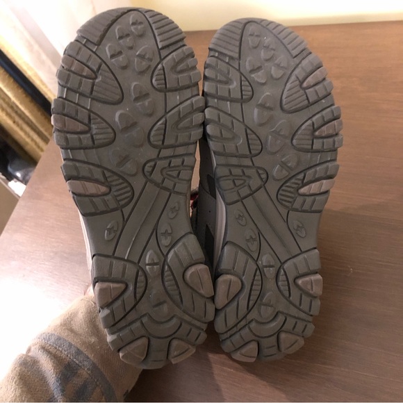 Merrell Moab 3 Mid Waterproof Boot
Color: Boulder/Red
Size: 4 Width: W - Picture 6 of 7